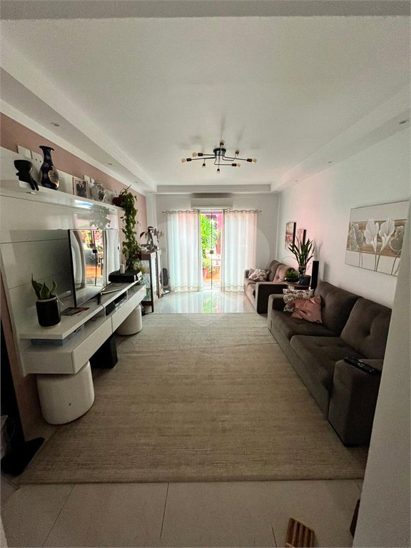Casa à venda com 3 quartos, sendo 1 suíte,  no condomínio Portal do Sabiá, Araçoiaba da Serra - SP