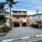 Sobrado à venda ou para alugar com 3 quartos, sendo 2 suítes,  em Arujázinho Iv, Arujá, SP