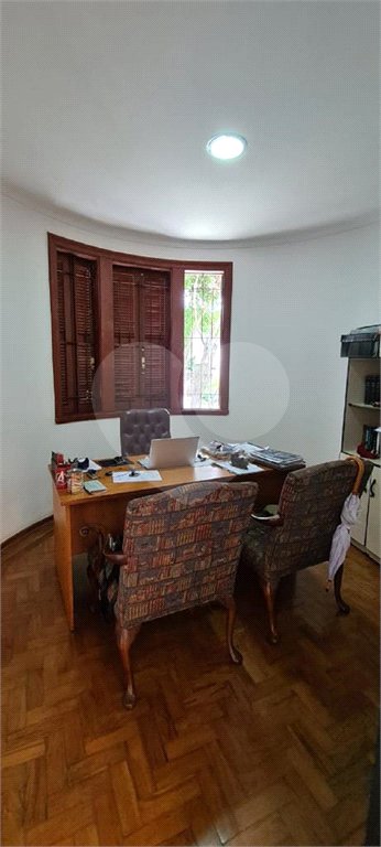 Sobrado à venda com 4 quartos, sendo 1 suíte, em Pacaembu, São Paulo, SP