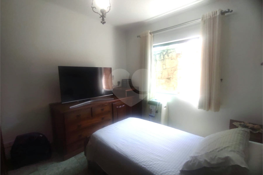 Sobrado à venda com 3 quartos, sendo 1 suíte,  em Vila Paiva, São Paulo, SP