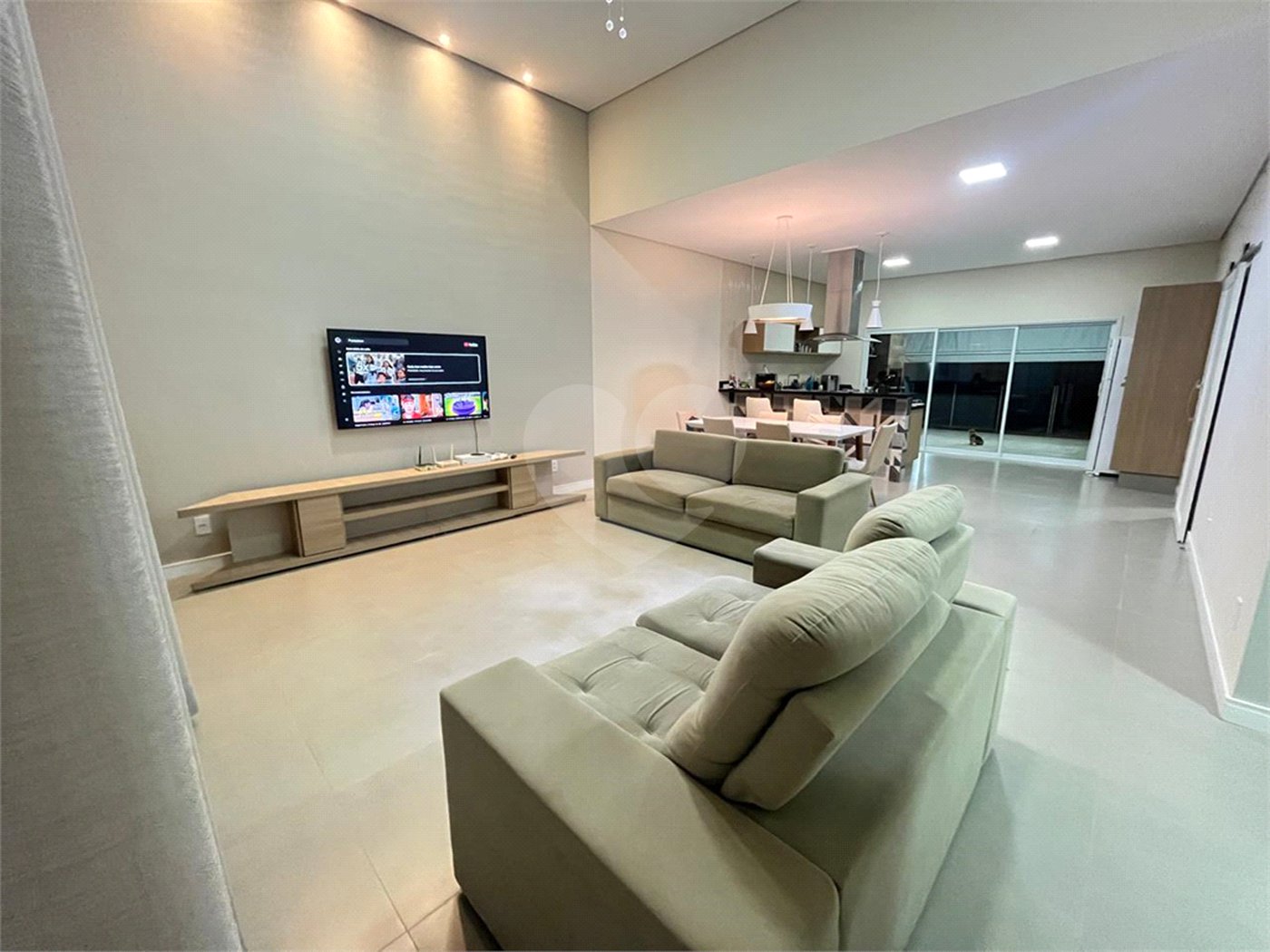 Casa à venda com 3 quartos, sendo 1 suíte, no condomínio Residencial Golden Ville, Itapetininga - SP
