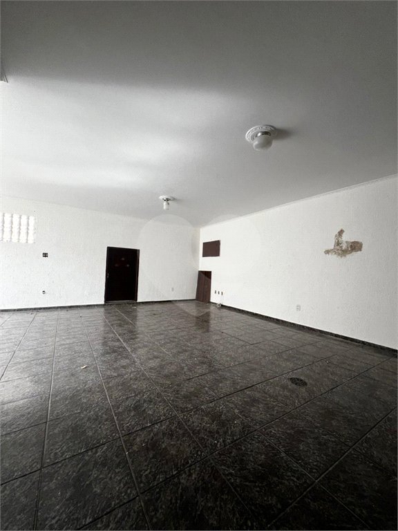Sobrado à venda com 6 quartos, sendo 4 suítes,  em Vila Oliveira, Mogi das Cruzes, SP