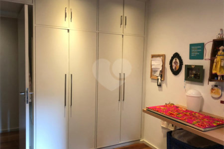 Apartamento à venda com 4 quartos, sendo 3 suítes, em Alto da Boa Vista, São Paulo, SP