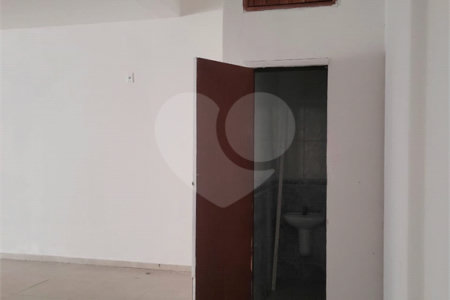 Salão para alugar em Vila Romanópolis, Ferraz de Vasconcelos, SP