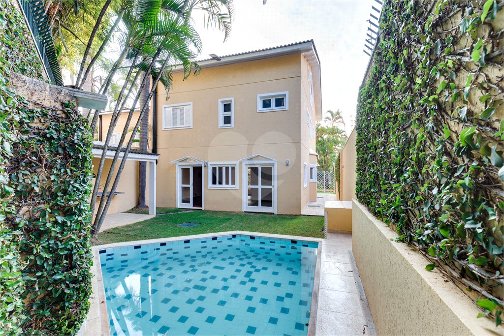 Casa para alugar com 4 quartos, sendo 2 suítes, no condomínio Cassiano Ricardo, São Paulo - SP
