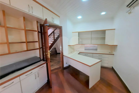 Sobrado à venda com 4 quartos, sendo 2 suítes, em Granja Julieta, São Paulo, SP