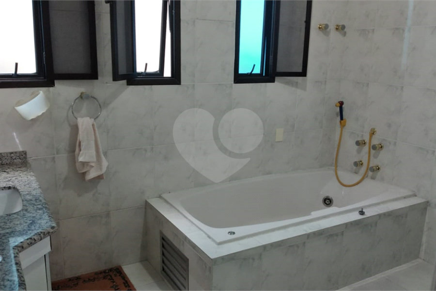 Sobrado à venda com 4 quartos, sendo 2 suítes, em Horto, São Paulo, SP