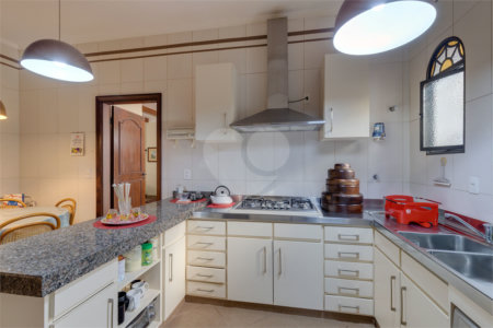 Casa Térrea à venda com 3 suítes em Granja Julieta, São Paulo, SP