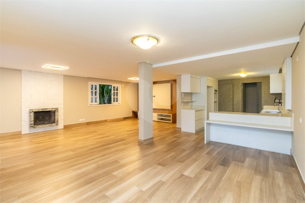 Casa à venda com 4 quartos, sendo 3 suítes, no condomínio Village Place, São Paulo - SP