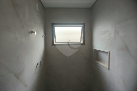 Casa exclusiva em Atibaia de alto padrão com 3 suítes, piscina, espaço gourmet, condomínio fechado, aceita financiamento