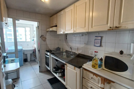 Apartamento à venda com 3 quartos, sendo 1 suíte, em Jardim das Acácias, São Paulo, SP
