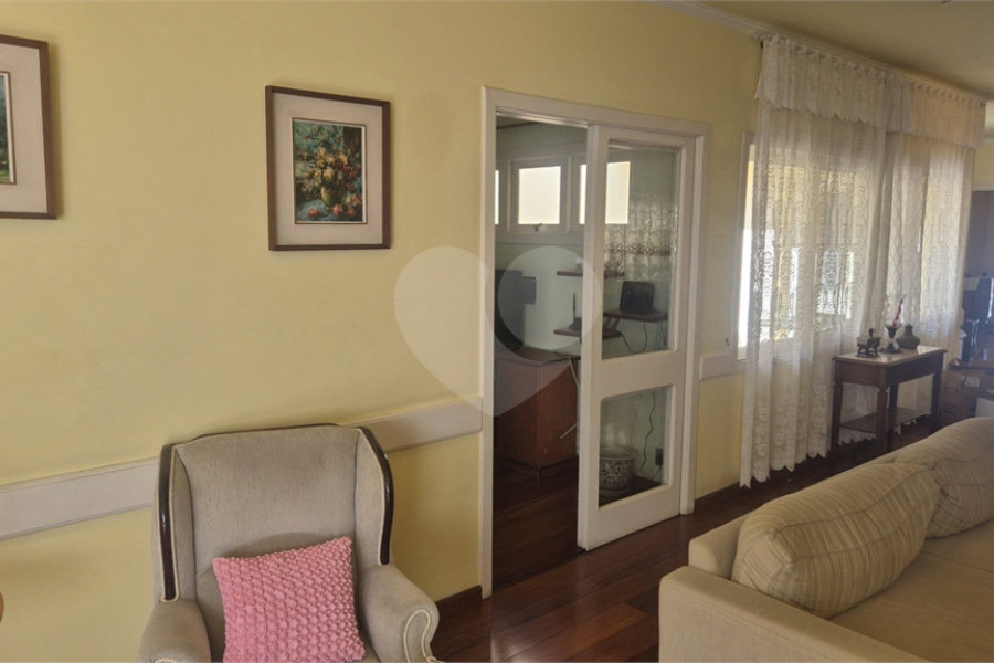Casa à venda com 4 quartos, sendo 3 suítes, no condomínio Chácara das Rosas, São Paulo - SP