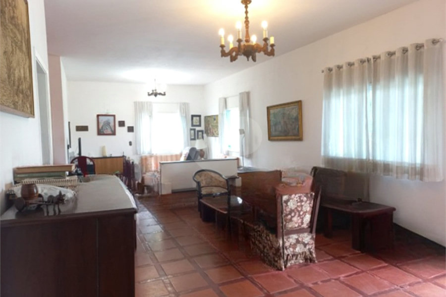 Casa à venda com 4 quartos, sendo 2 suítes, no condomínio Residencial Ypeville, Mairiporã - SP