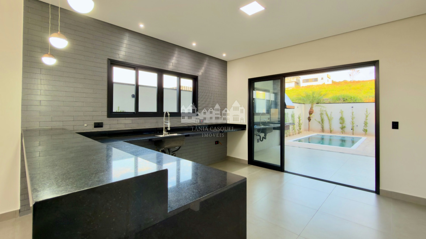 Casa à venda com 3 suítes no condomínio Portal Lamis, Atibaia - SP