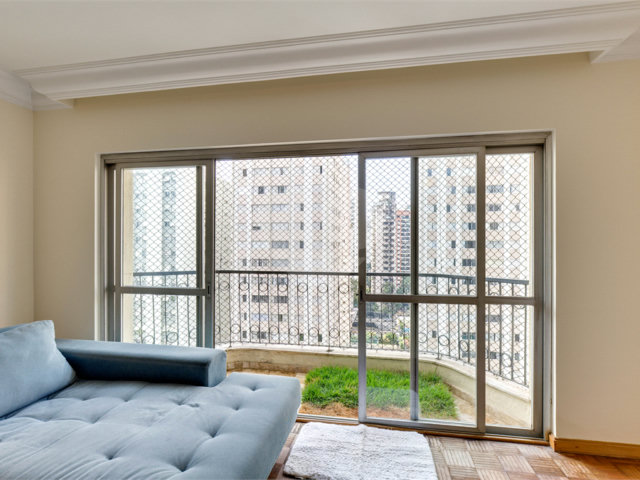 Apartamento à venda com 3 quartos, sendo 2 suítes,  em Moema, São Paulo, SP
