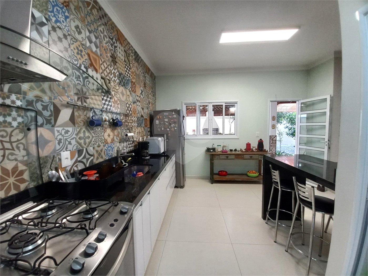 Casa à venda com 3 quartos, sendo 1 suíte, no condomínio São Domingos, Valinhos - SP
