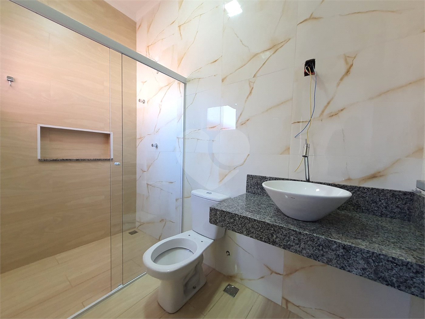Casa à venda com 3 quartos, sendo 1 suíte,  no condomínio Residencial Reserva das Paineiras, Itapetininga - SP