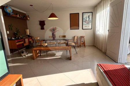 Casa à venda com 3 quartos, sendo 1 suíte, em Jardim Pinheiros, São Paulo, SP