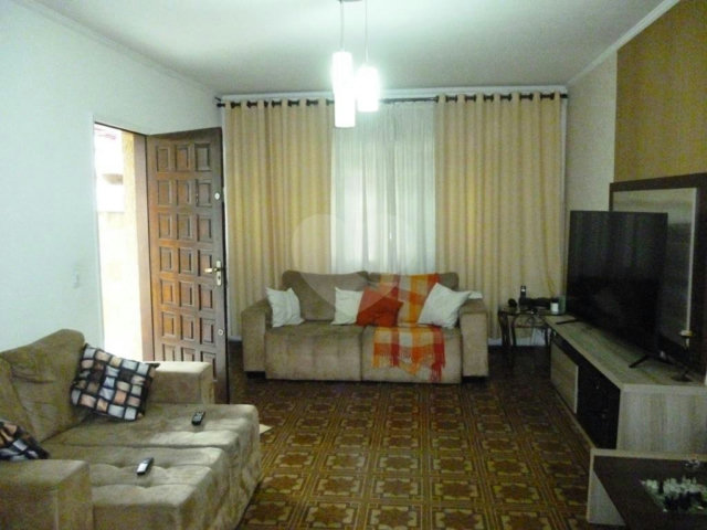 Sobrado à venda com 3 quartos, sendo 1 suíte,  em Parque Edu Chaves, São Paulo, SP