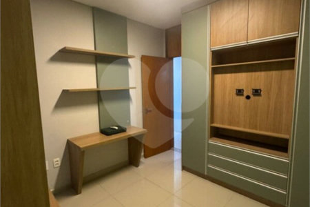 Indaiatuba- Vila Aurora -Condomínio Palm Tree Residence -Venda e Locação - R$ 7.000,00 - condominio - R$ 877,44- IPTU - R$ 211,64 - Pavimento Térreo: Sala de estar, sala de jantar, wc, cozinha, área de serviço, despensa. Pavimento Superior: Suíte com varanda e closet, 02 dormitórios e wc.social