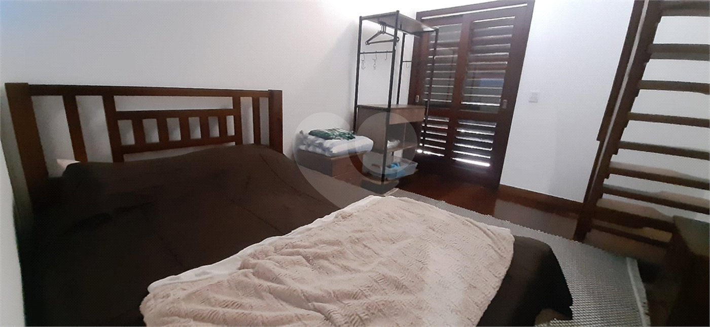 Sobrado à venda com 5 quartos, sendo 3 suítes, em Serra da Cantareira, Mairiporã, SP