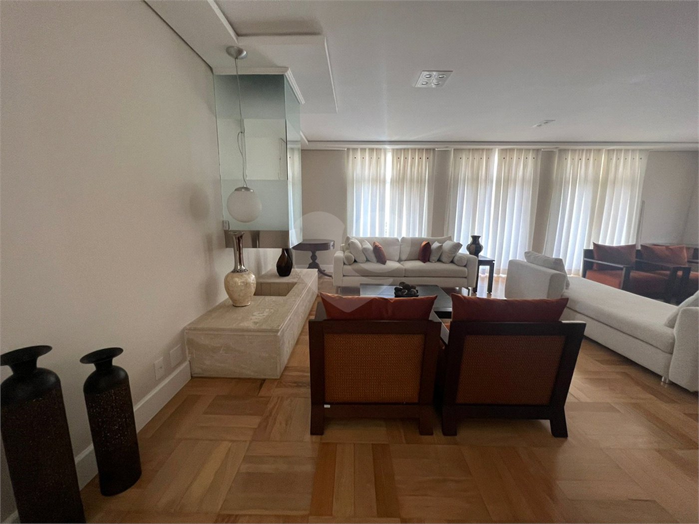 Apartamento à venda com 4 quartos, sendo 2 suítes,  em Vila Oliveira, Mogi das Cruzes, SP
