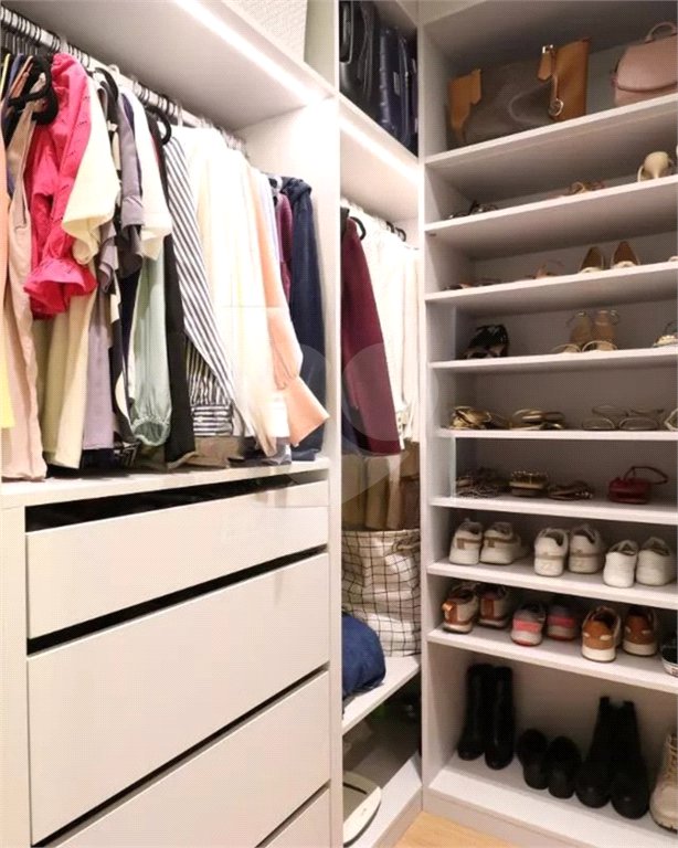 Apartamento à venda com 4 quartos, sendo 2 suítes,  em Vila Anastácio, São Paulo, SP