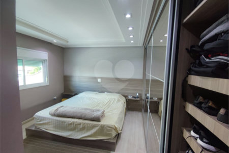 Sobrado à venda com 3 quartos, sendo 2 suítes,  em Vila Pires, Santo André, SP