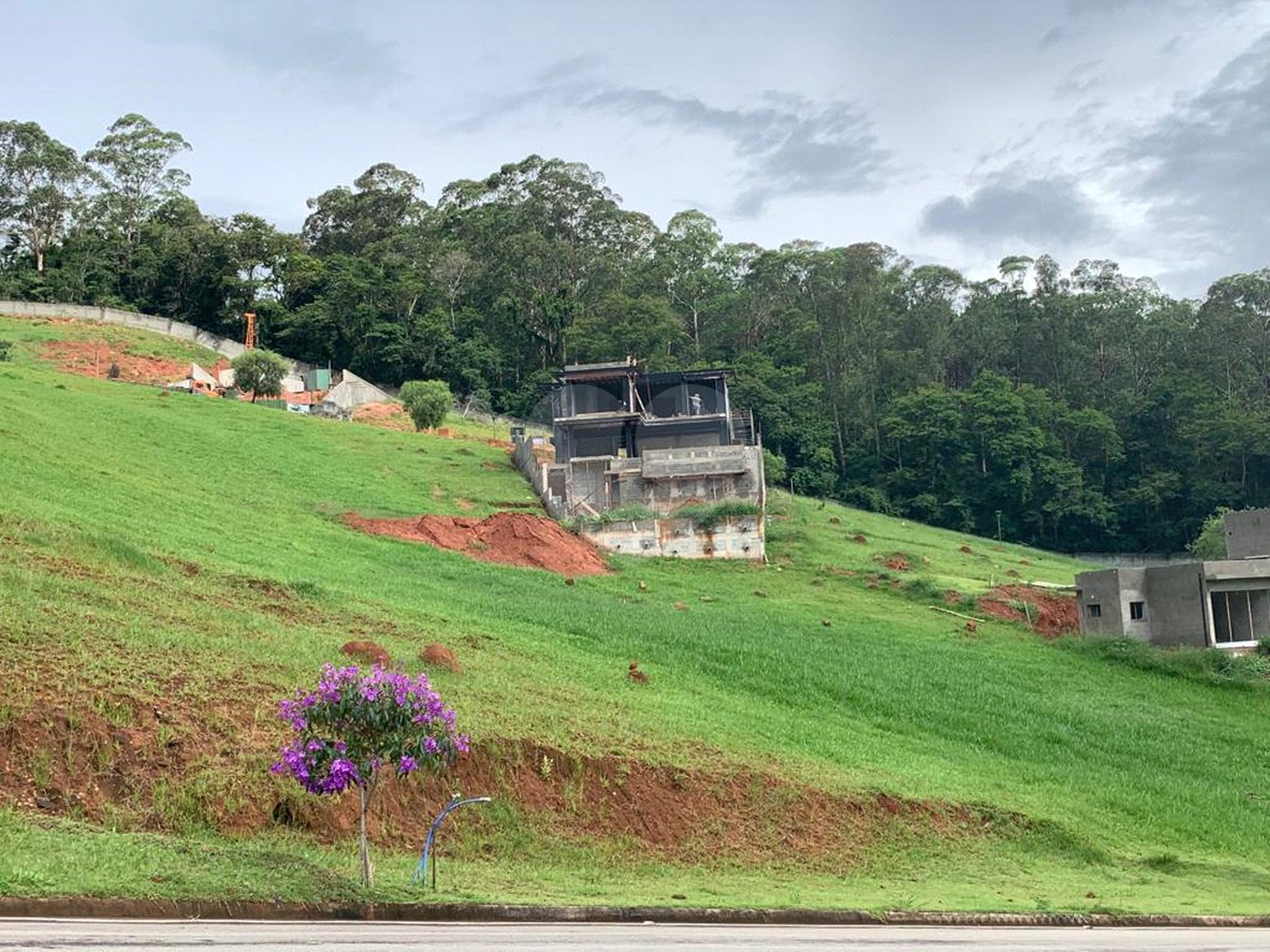 Terreno à venda com 4 quartos, sendo 5 suítes,  no condomínio Quintas da Boa Vista, Atibaia - SP