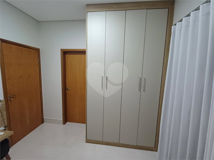 Casa à venda com 3 quartos, sendo 1 suíte, no condomínio Mantova, Indaiatuba - SP