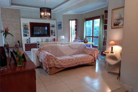 Casa à venda com 4 quartos, sendo 2 suítes, no condomínio Fazendinha Chácara Vale do Rio Cotia, Carapicuíba - SP