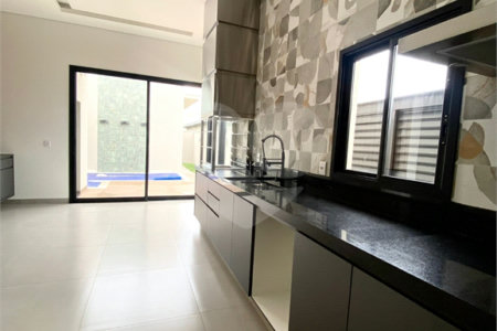 Casa à venda com 3 suítes no condomínio Portal das Tipuanas, Araraquara - SP