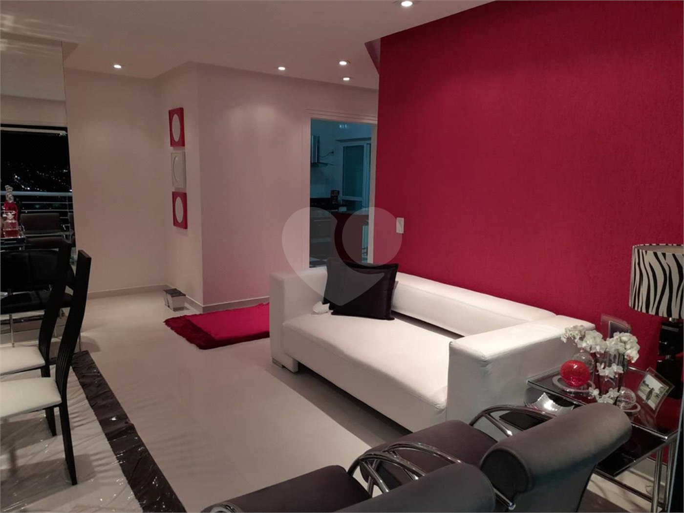 Apartamento à venda com 3 quartos, sendo 1 suíte,  no Centro, Mogi das Cruzes, SP