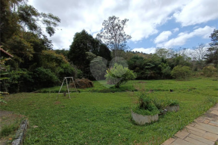 Chácara à venda com 3 quartos, sendo 1 suíte, em Dos Mendes, São Roque, SP