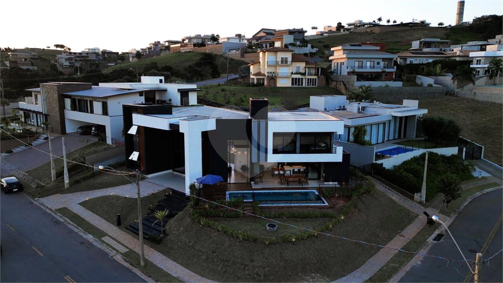 Casa à venda com 4 suítes em Monte Alegre, Vinhedo, SP