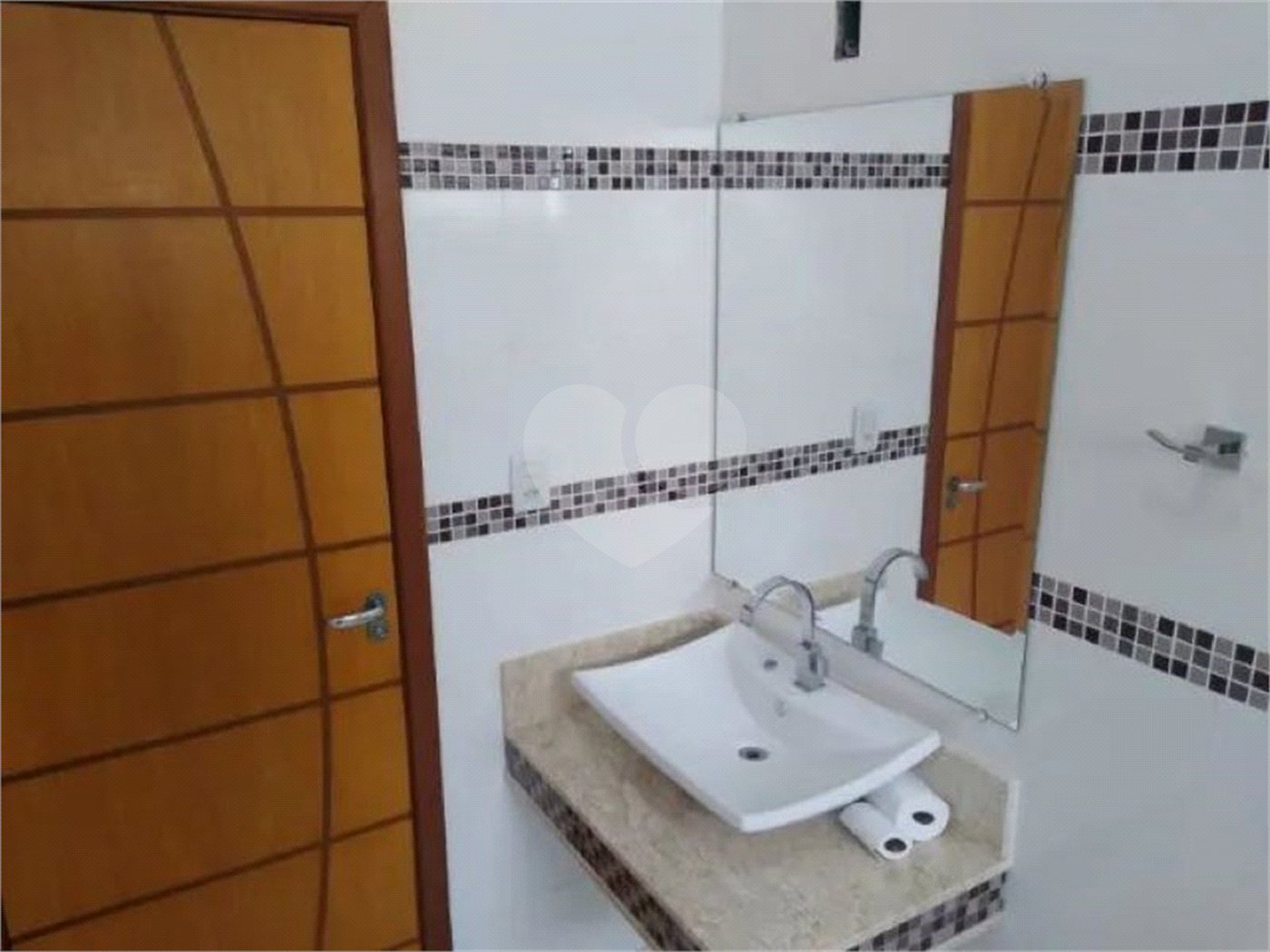 Casa à venda com 3 quartos, sendo 1 suíte, no condomínio Palmeiras Imperiais, Salto - SP