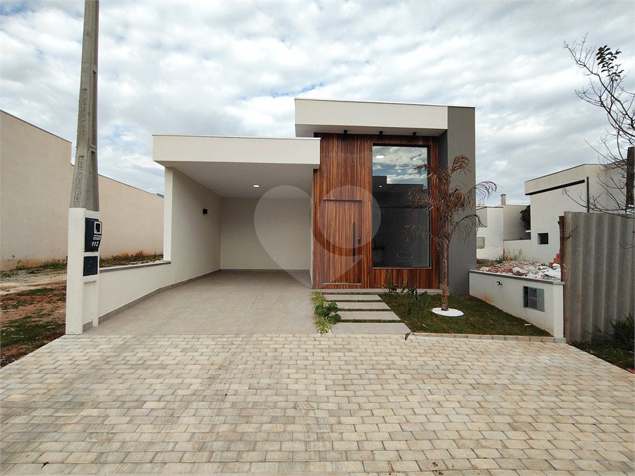 Casa à venda com 3 quartos, sendo 1 suíte, no condomínio Lago dos Ipês, Itapetininga - SP