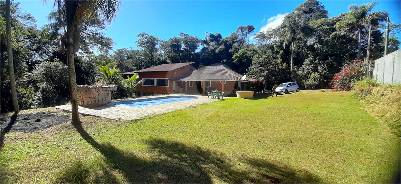 Casa à venda com 3 quartos, sendo 1 suíte, no condomínio Sausalito, Mairiporã - SP