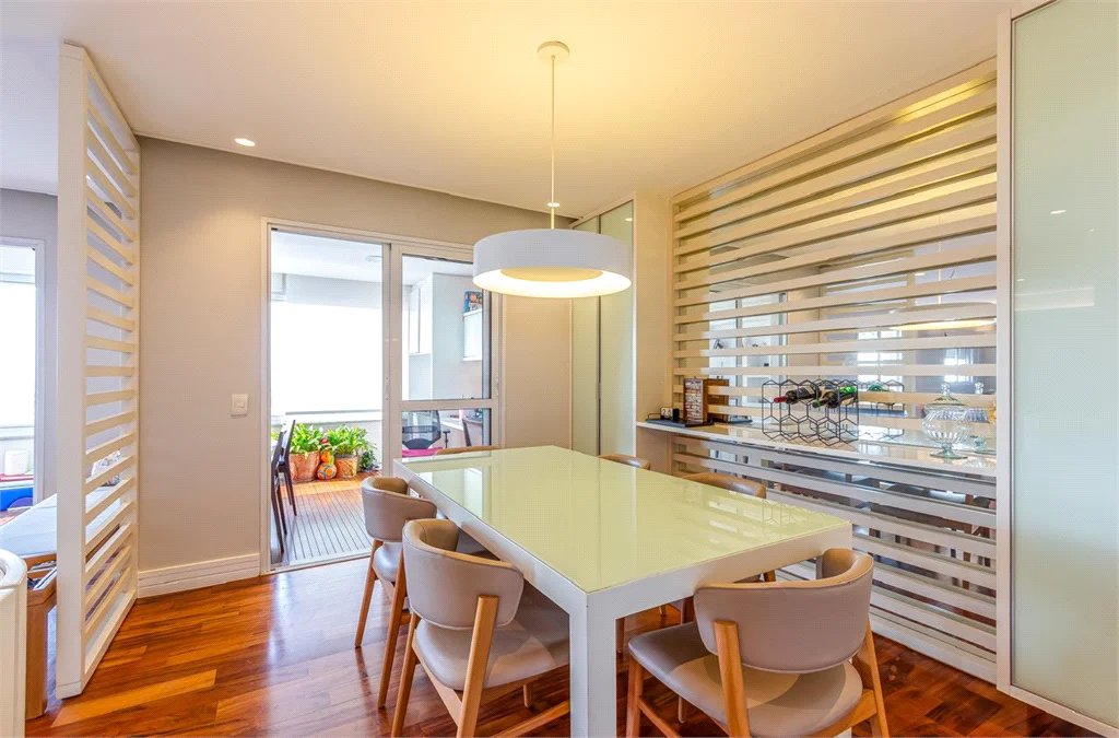 Apartamento à venda com 4 quartos, sendo 3 suítes, em Real Parque, São Paulo, SP