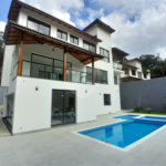 Casa à venda ou para alugar com 3 suítes no condomínio Sausalito, Mairiporã - SP