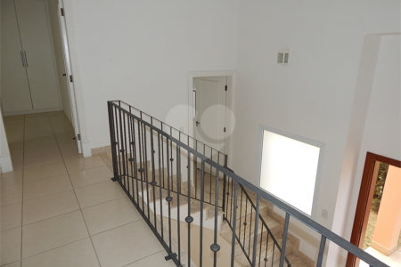 Casa à venda com 3 suítes no condomínio Recanto dos Paturis, Vinhedo - SP