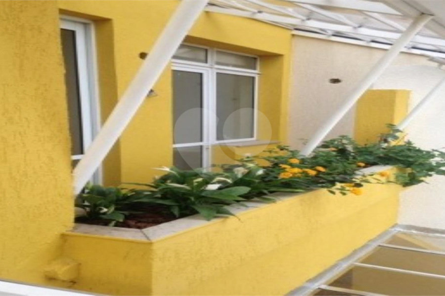 Casa à venda com 3 quartos, sendo 1 suíte, no condomínio Residencial Vegas, São Paulo - SP