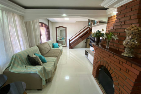 Casa à venda com 3 quartos, sendo 1 suíte,  em Parque Santa Rosa, Suzano, SP