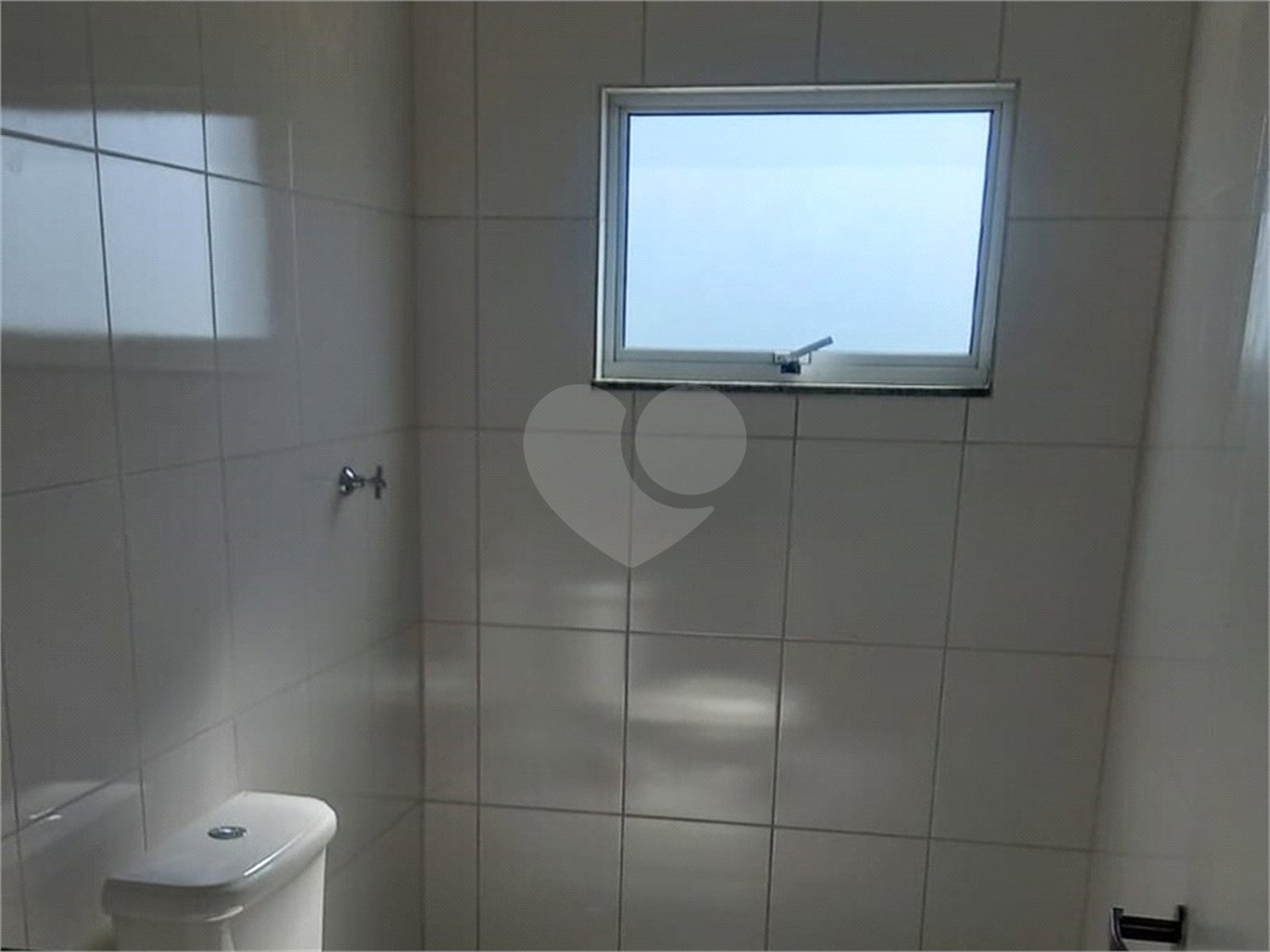 Casa à venda com 4 quartos, sendo 2 suítes,  no condomínio Jardim Imperador, Igaratá - SP