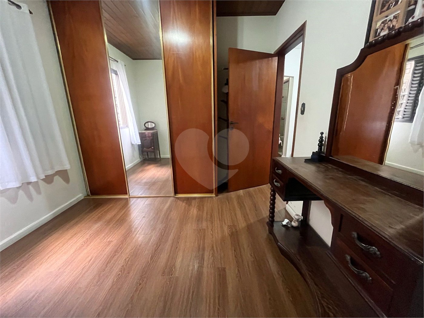 Casa à venda com 4 quartos, sendo 1 suíte,  em Jardim Franca, São Paulo, SP