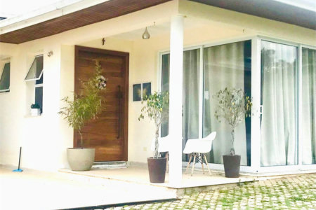 Casa à venda com 3 quartos, sendo 1 suíte, no condomínio Residencial Patrimônio do Carmo, São Roque - SP