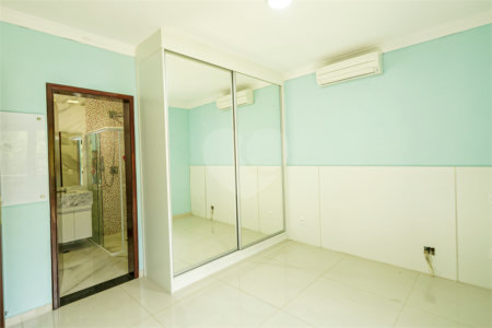 Casa com 4 quartos e ótimo espaço em local nobre no Alto da Boa Vista