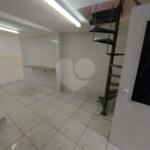 GALPÃO COMERCIAL DE 220,0 M² COM 02 BANHEIROS, COPA COM REFEITORIO, MEZANINO E VAGA DE GARAGEM PARA LOCAÇÃO NA LAPA