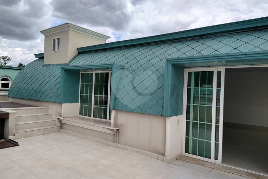 Condomínio de casas de alto padrão em estilo Neoclássico Francês