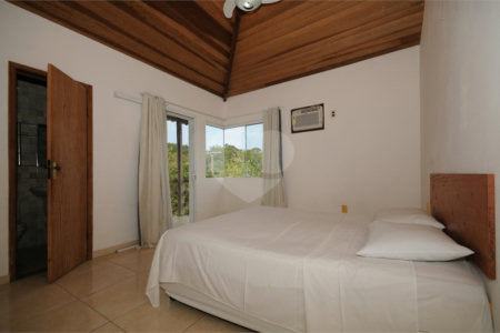 Hotel à venda com 12 quartos, sendo 13 suítes,  em Alto de Búzios, Armação dos Búzios, RJ